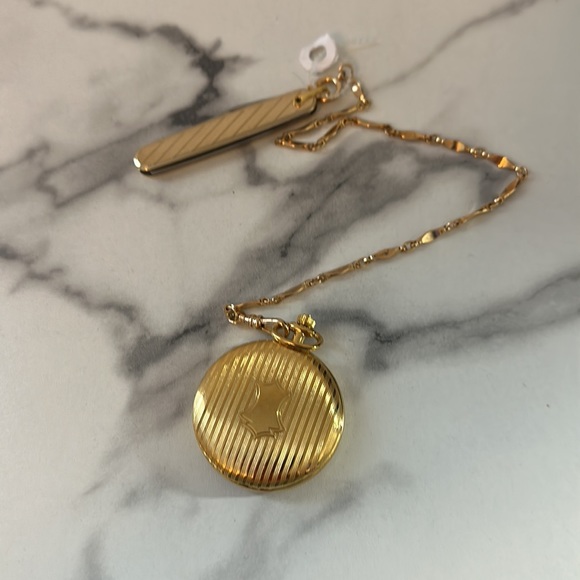 2- Goldtone Pocket watches- colibri and no brand - Picture 8 of 17